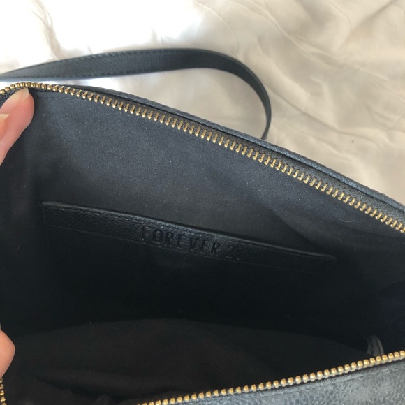 BLACK FAKE LEATHER CROSSBODY BAG - Picture 5 of 8